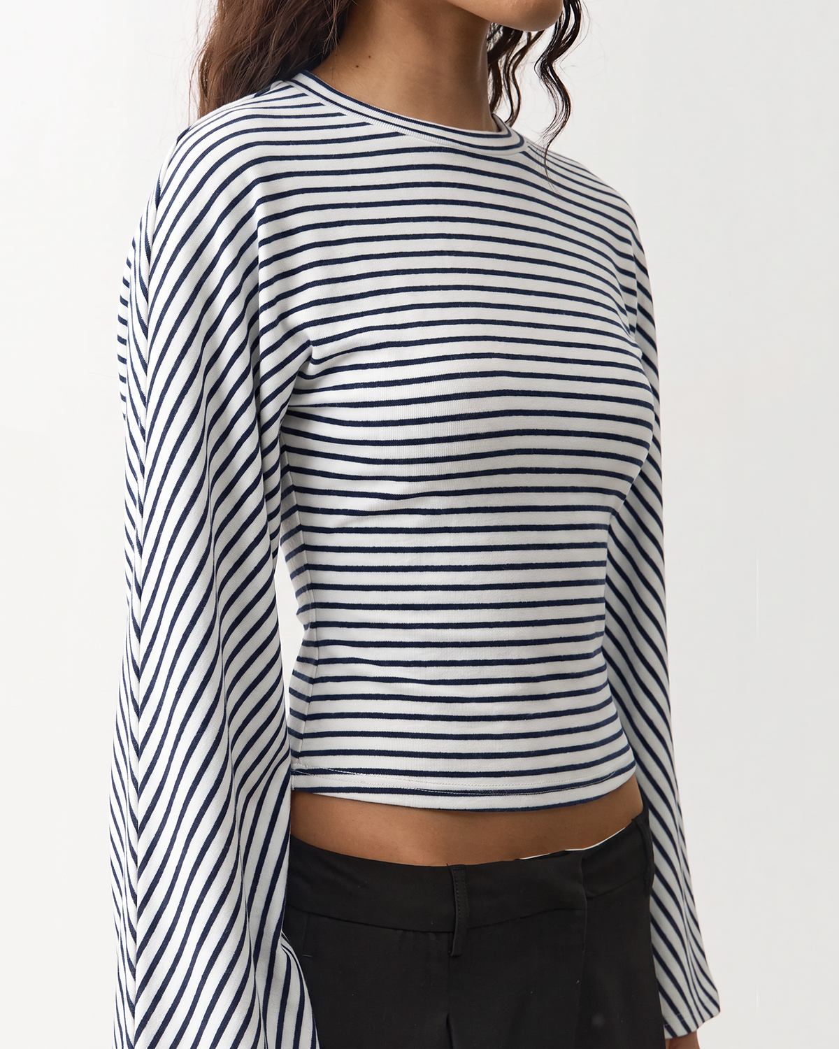 QINSEN Women's Crew Neck Long Sleeve Top Cinched Waist Stretch T Shirts
