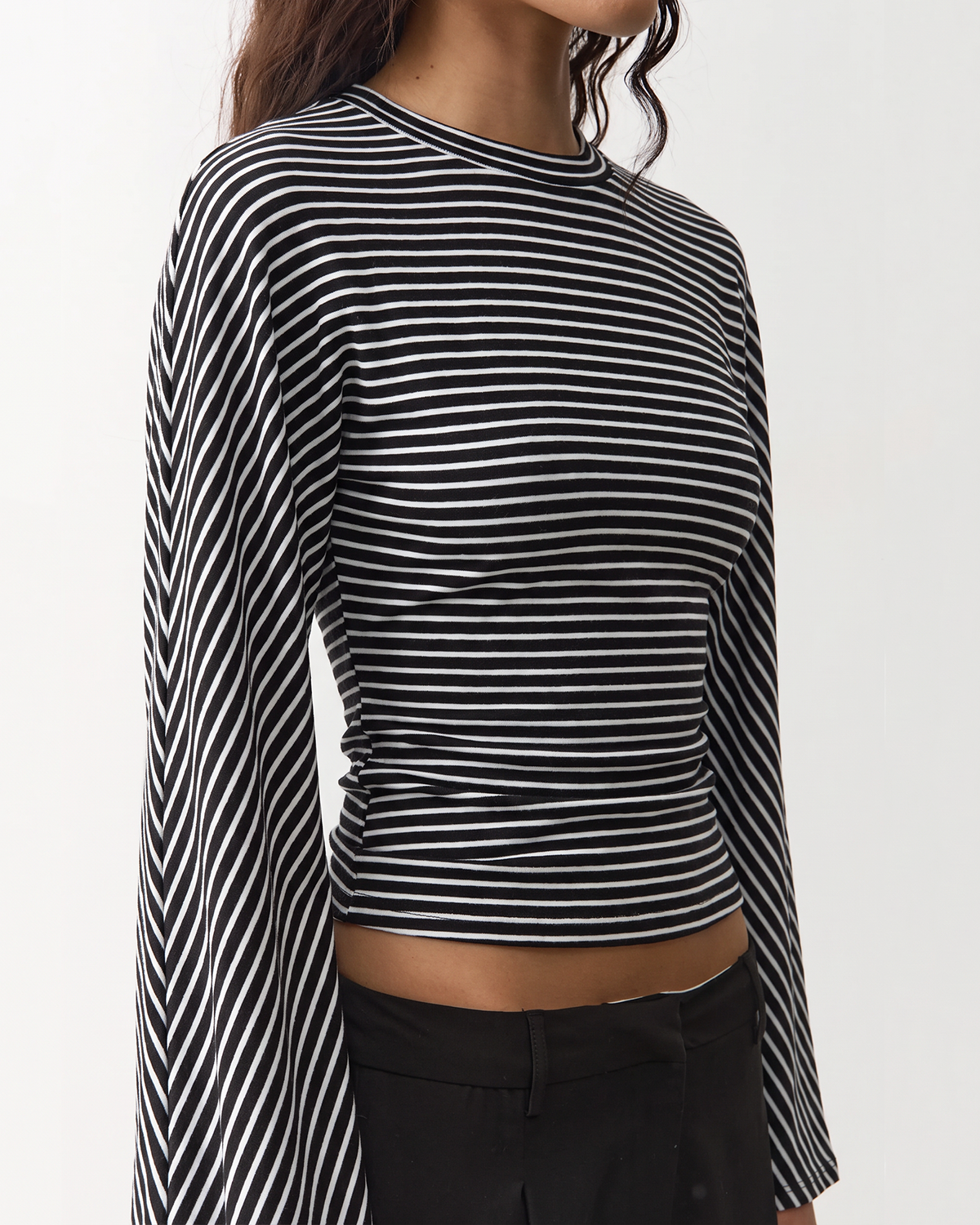 QINSEN Women's Crew Neck Long Sleeve Top Cinched Waist Stretch T Shirts
