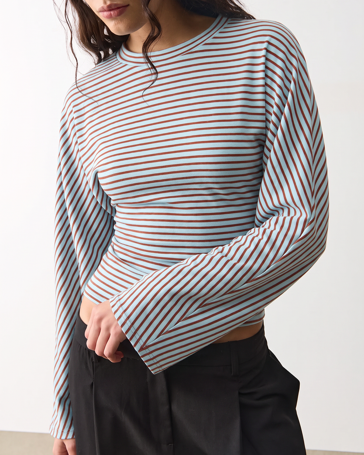 QINSEN Women's Crew Neck Long Sleeve Top Cinched Waist Stretch T Shirts