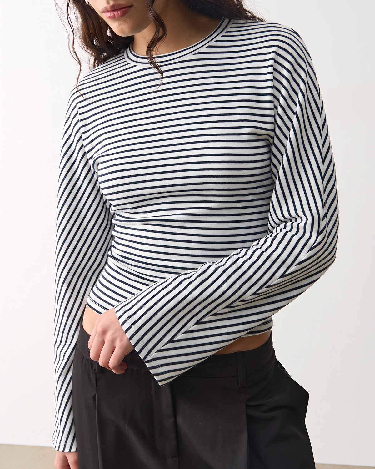 QINSEN Women's Crew Neck Long Sleeve Top Cinched Waist Stretch T Shirts